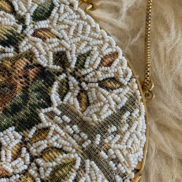 Elegant Vintage Beaded Floral Evening Clutch Bag with Gold Chain Strap - Picture 2 of 4